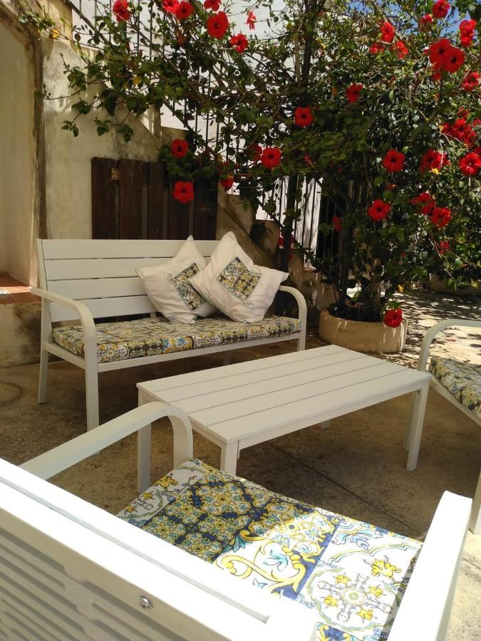 הוילה סנטה מריה דל פוקלו Casale Hibiscus מראה חיצוני תמונה