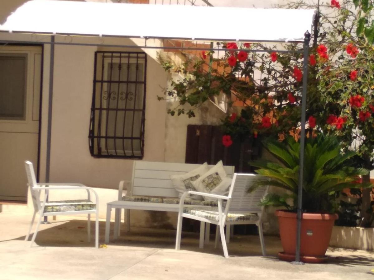 הוילה סנטה מריה דל פוקלו Casale Hibiscus מראה חיצוני תמונה